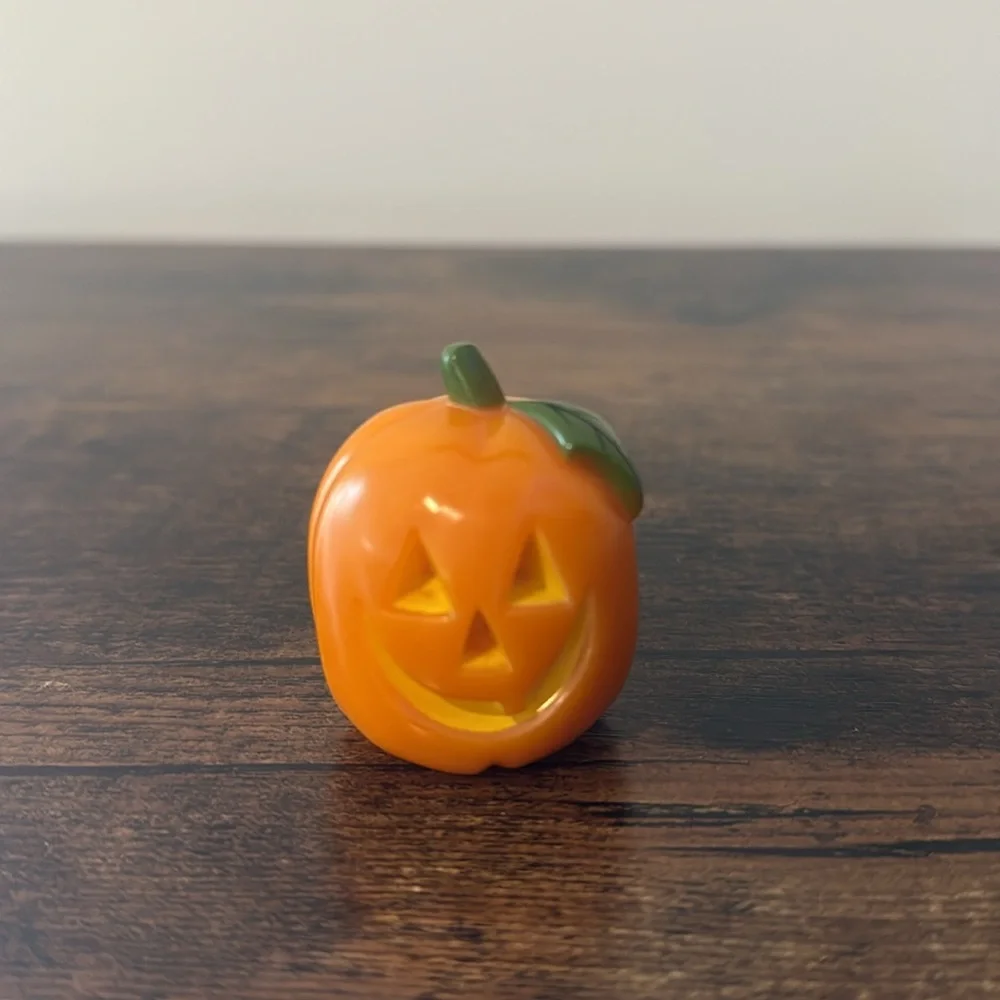 Hallmark Merry Miniatures Halloween Happy Pumpkin Resin Jack-O-Lantern Figurine